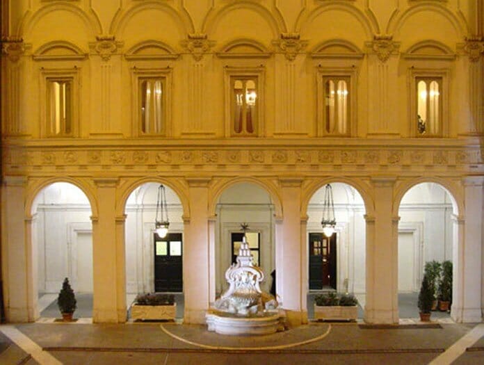 Fontana - Cortile Interno